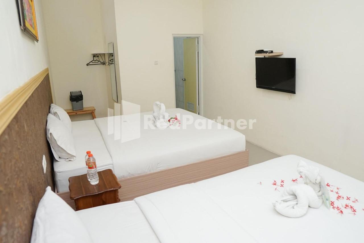 Adisa Homestay Near Saiful Anwar Malang Exterior foto