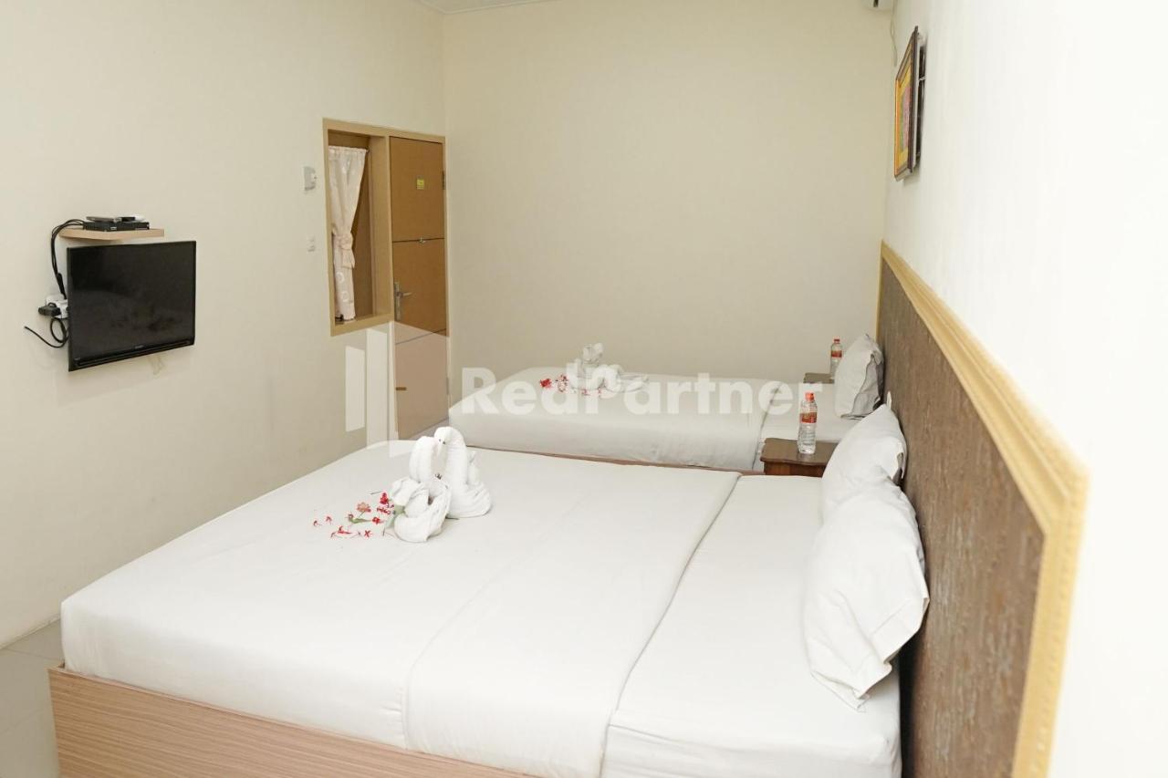 Adisa Homestay Near Saiful Anwar Malang Exterior foto