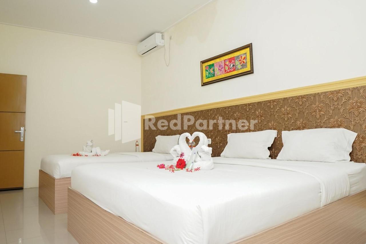 Adisa Homestay Near Saiful Anwar Malang Exterior foto