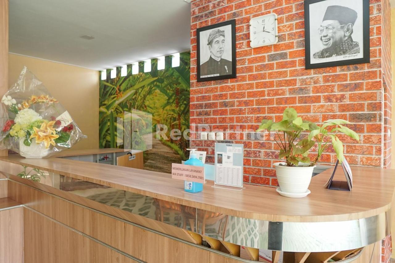 Adisa Homestay Near Saiful Anwar Malang Exterior foto