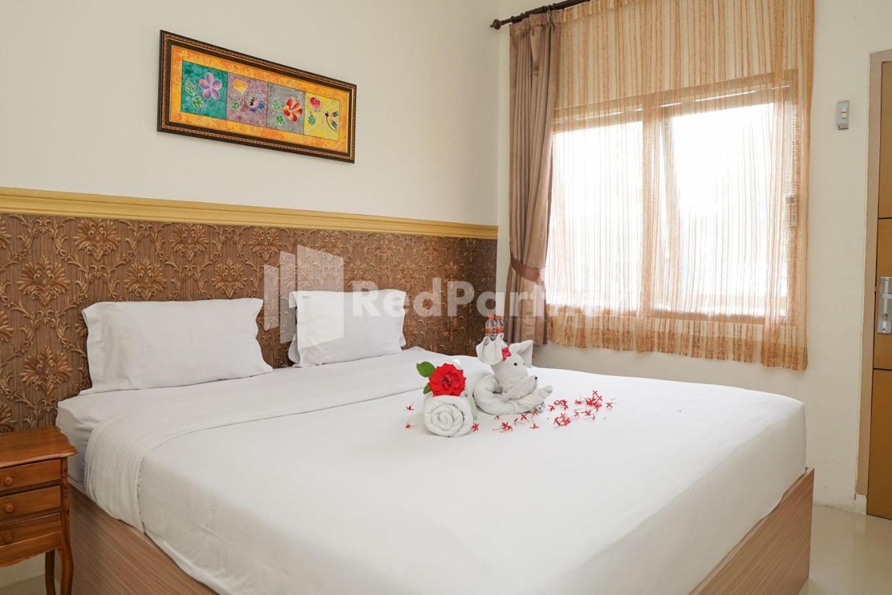 Adisa Homestay Near Saiful Anwar Malang Exterior foto