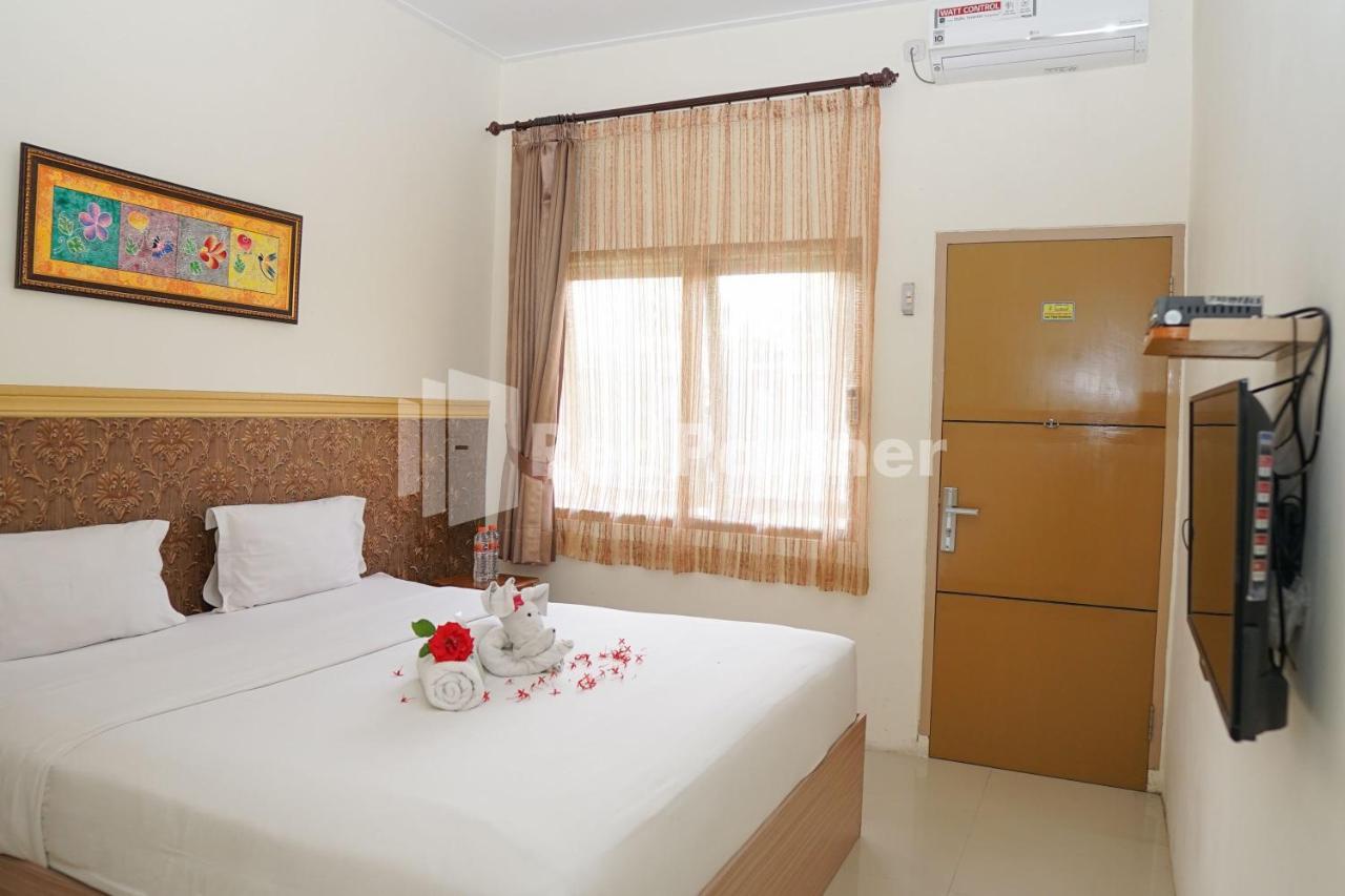 Adisa Homestay Near Saiful Anwar Malang Exterior foto